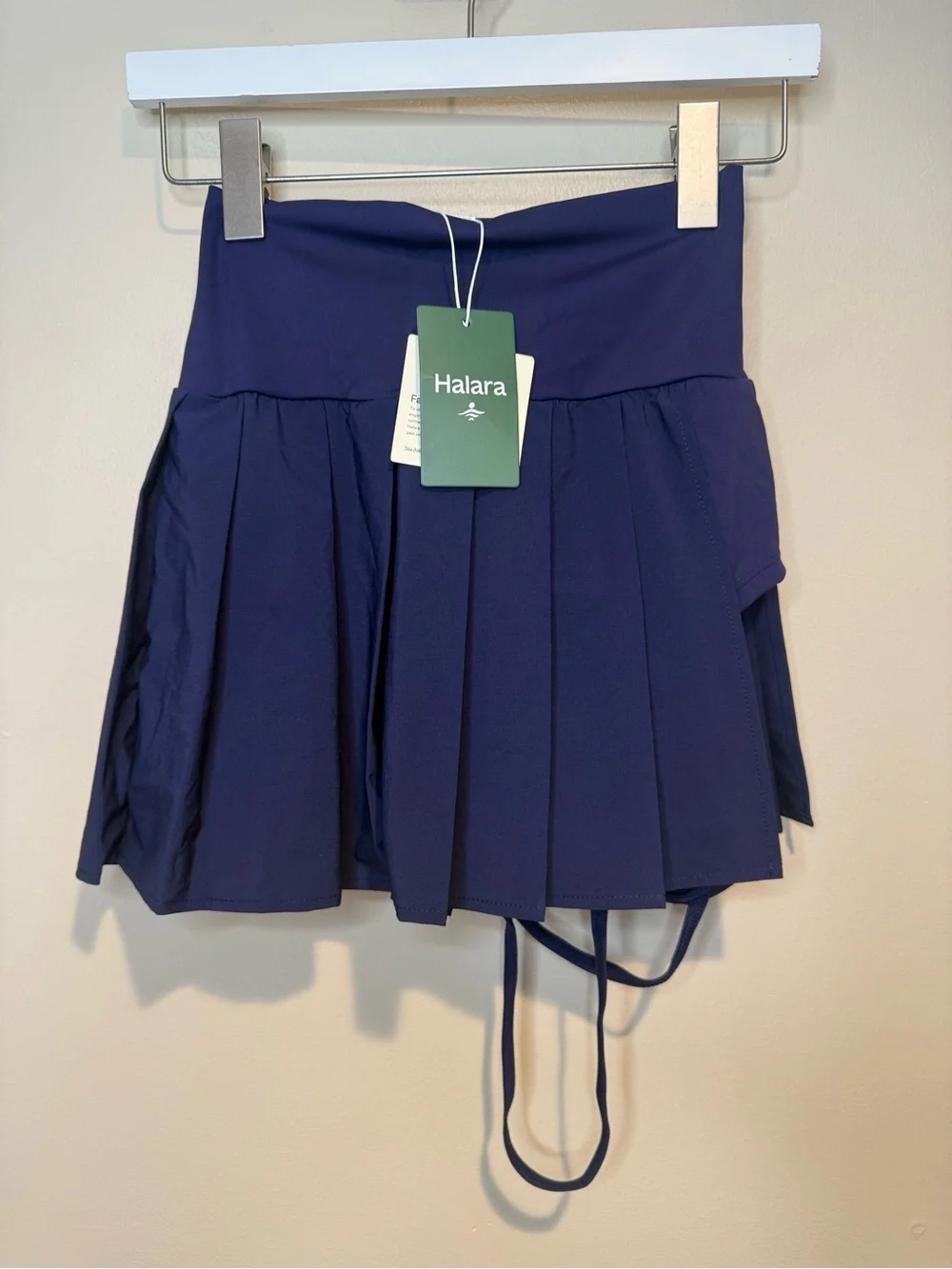 Halara Breezeful High Waisted Pleated 2-in-1 Side & Pocket Asymmetric Hem mini - Picture 6 of 13